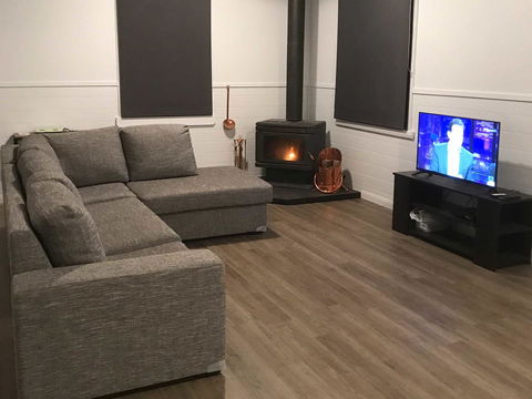 Derby Digs Cottage - E Caravan Parks 3