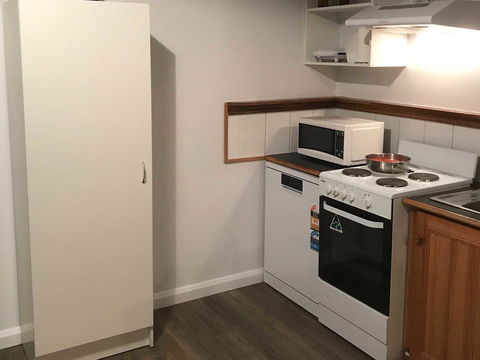 Derby Digs Cottage - E Caravan Parks 5