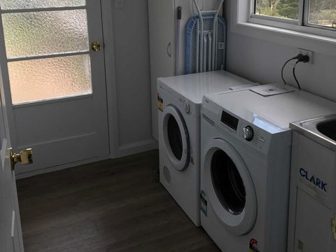 Derby Digs Cottage - E Caravan Parks 12