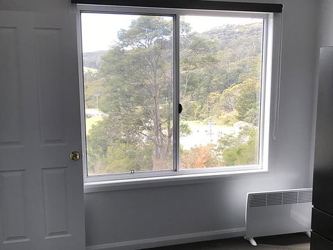 Derby Digs Cottage - E Caravan Parks 9