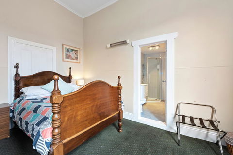 Empire Hotel Queenstown - E Caravan Parks 1