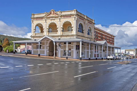 Empire Hotel Queenstown - E Caravan Parks 0