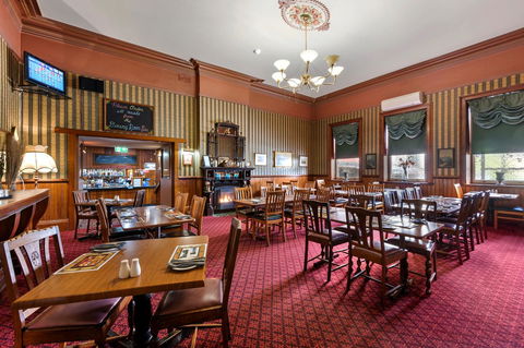 Empire Hotel Queenstown - E Caravan Parks 16