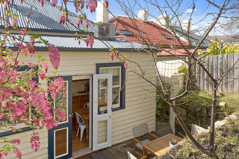 WEST NEST | Classic 3BR Hobart Terrace BEST Location, View, Close To City - E Caravan Parks 19