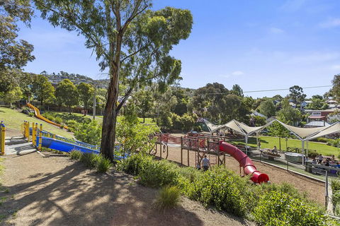 WEST NEST | Classic 3BR Hobart Terrace BEST Location, View, Close To City - E Caravan Parks 29