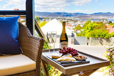 WEST NEST | Classic 3BR Hobart Terrace BEST Location, View, Close To City - E Caravan Parks 27