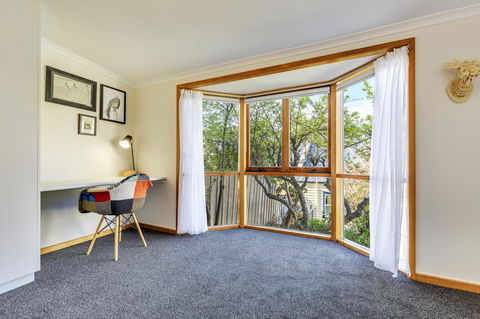 WEST NEST | Classic 3BR Hobart Terrace BEST Location, View, Close To City - E Caravan Parks 14