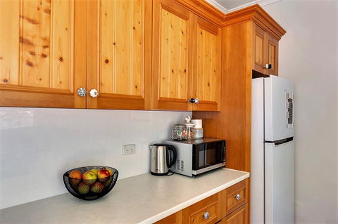 WEST NEST | Classic 3BR Hobart Terrace BEST Location, View, Close To City - E Caravan Parks 6