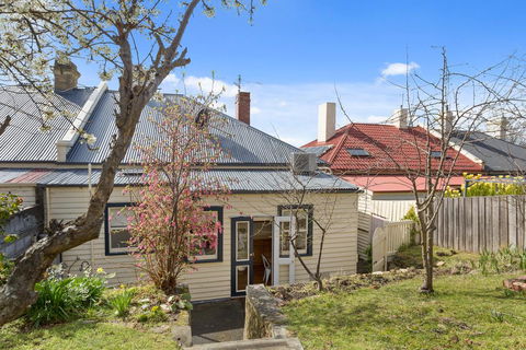 WEST NEST | Classic 3BR Hobart Terrace BEST Location, View, Close To City - E Caravan Parks 17