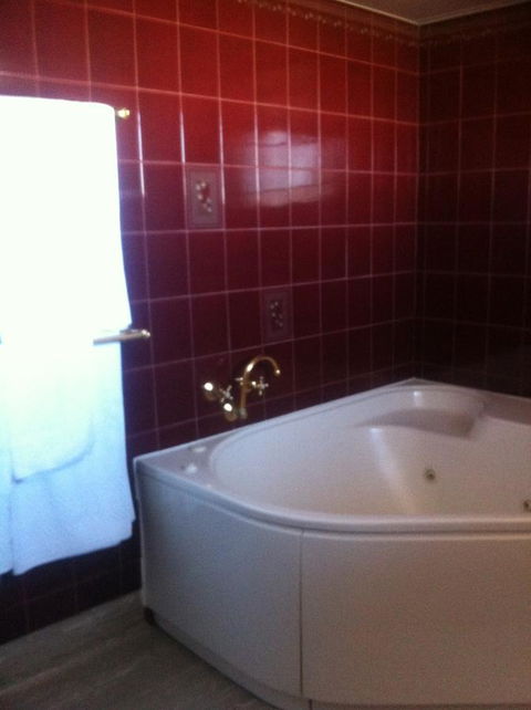 The Waterloo Hotel - E Caravan Parks 37