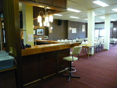 The Waterloo Hotel - E Caravan Parks 12