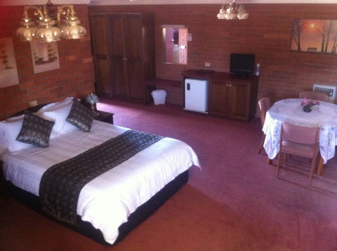 The Waterloo Hotel - E Caravan Parks 14