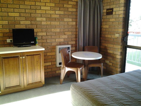 The Waterloo Hotel - E Caravan Parks 8