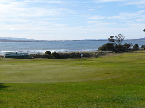 The Waterloo Hotel - E Caravan Parks 26