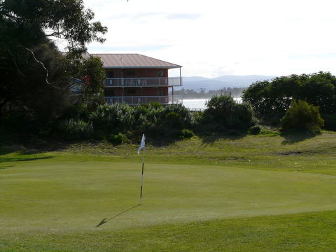 The Waterloo Hotel - E Caravan Parks 27