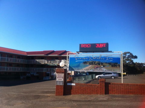 The Waterloo Hotel - E Caravan Parks 3