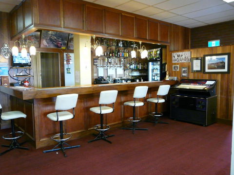 The Waterloo Hotel - E Caravan Parks 10