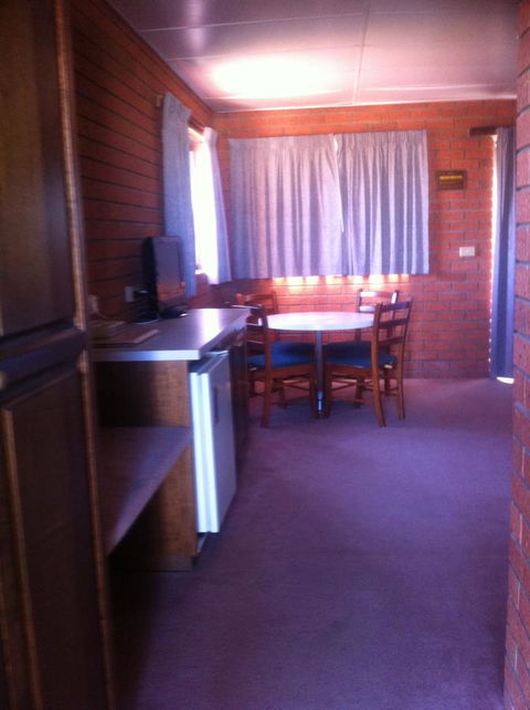 The Waterloo Hotel - E Caravan Parks 34