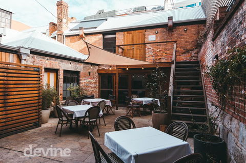 Devine Stays - Hayloft On ELizabeth - E Caravan Parks 9