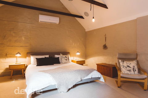 Devine Stays - Hayloft On ELizabeth - E Caravan Parks 12