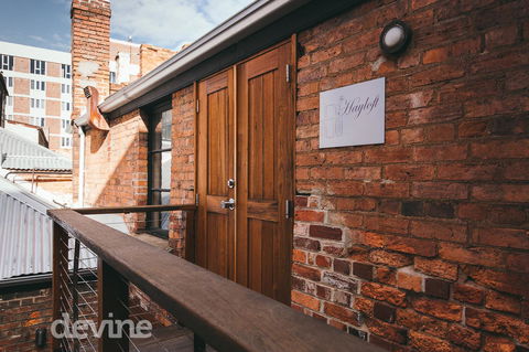 Devine Stays - Hayloft On ELizabeth - E Caravan Parks 10