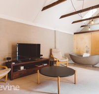 Devine Stays - Hayloft on ELizabeth - E Caravan Parks