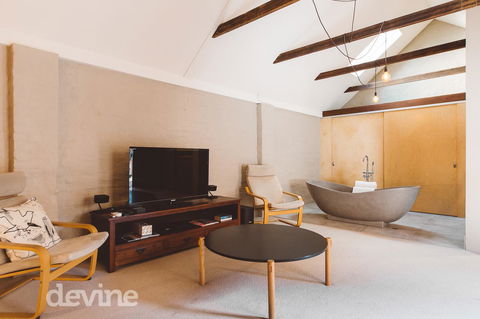 Devine Stays - Hayloft On ELizabeth - E Caravan Parks 0