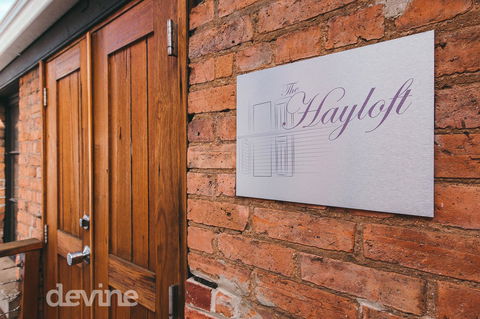 Devine Stays - Hayloft On ELizabeth - E Caravan Parks 7