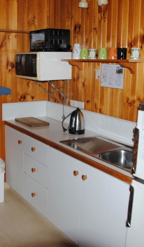 The Wombat Cottage - E Caravan Parks 11