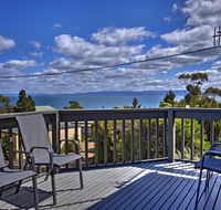 The Lookout  Large family house with views - E Caravan Parks