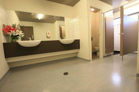 Swansea Backpacker Lodge - E Caravan Parks 9