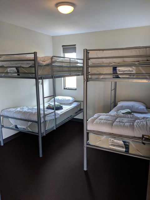 Swansea Backpacker Lodge - E Caravan Parks 14