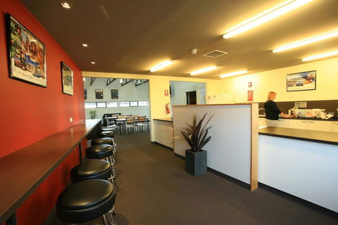 Swansea Backpacker Lodge - E Caravan Parks 10