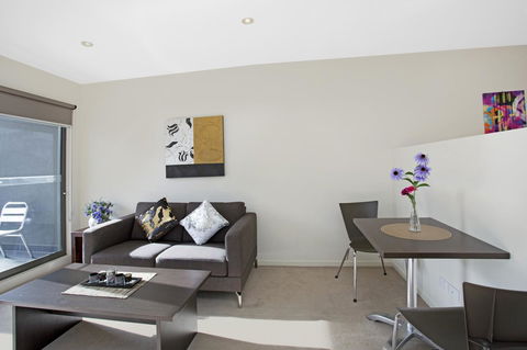 Astra Apartments Glen Waverley @Springvale RD - E Caravan Parks 9