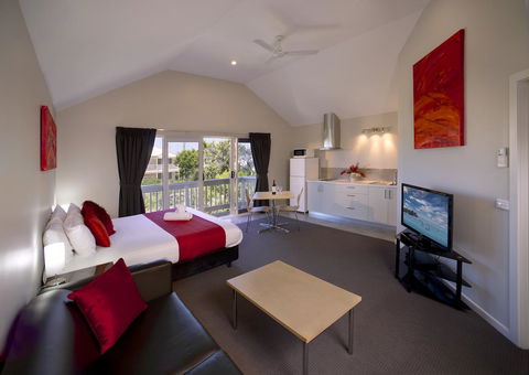 Boathouse Resort Studios And Suites - E Caravan Parks 10