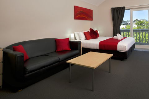 Boathouse Resort Studios And Suites - E Caravan Parks 15