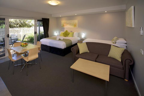 Boathouse Resort Studios And Suites - E Caravan Parks 11