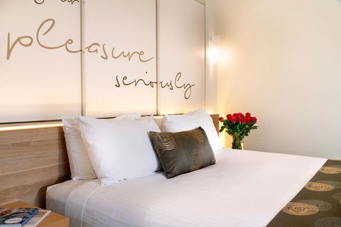 Boathouse Resort Studios And Suites - E Caravan Parks 6