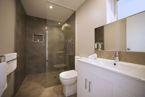 Boathouse Resort Studios And Suites - E Caravan Parks 19