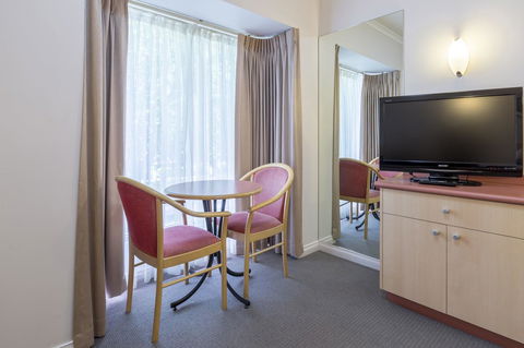 The Waverley International Hotel - E Caravan Parks 7