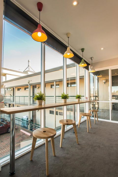 The Waverley International Hotel - E Caravan Parks 26