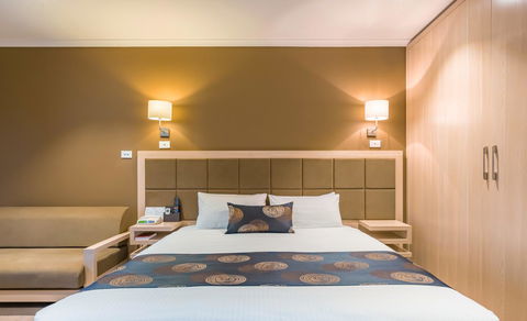 The Waverley International Hotel - E Caravan Parks 12