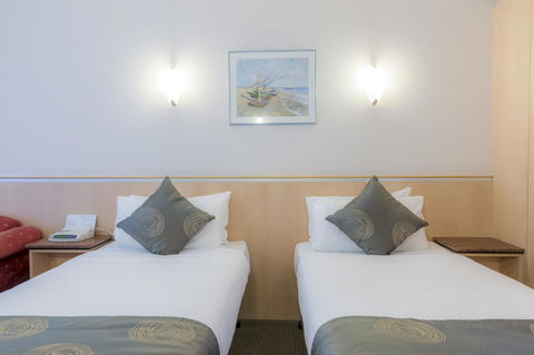 The Waverley International Hotel - E Caravan Parks 9