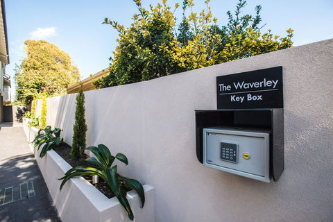 The Waverley International Hotel - E Caravan Parks 41