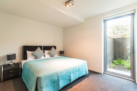 The Waverley International Hotel - E Caravan Parks 34