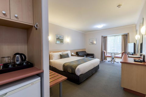 The Waverley International Hotel - E Caravan Parks 0