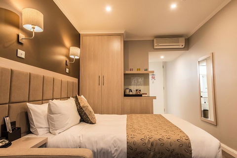 The Waverley International Hotel - E Caravan Parks 18