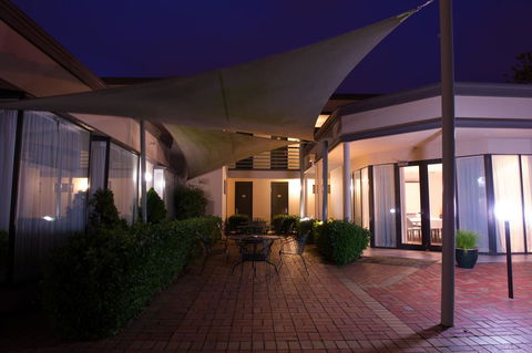 The Waverley International Hotel - E Caravan Parks 28
