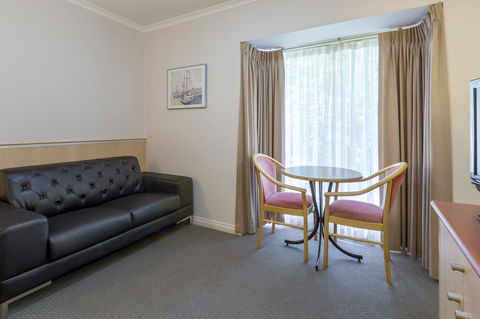 The Waverley International Hotel - E Caravan Parks 5