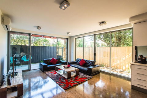 The Waverley International Hotel - E Caravan Parks 33